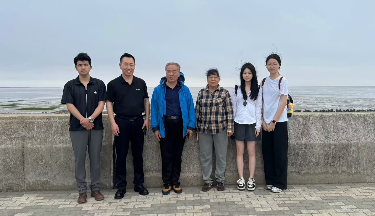 行走思政践初心 踏浪湿地悟生态...