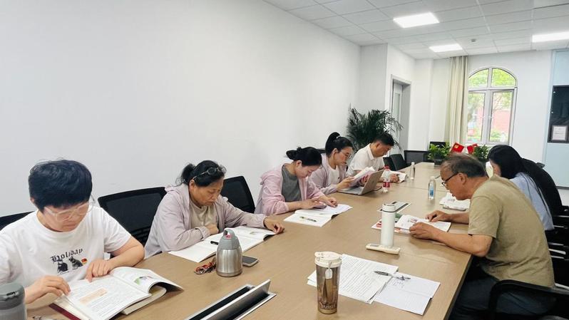 第一党支部认真学习习近平党建思...