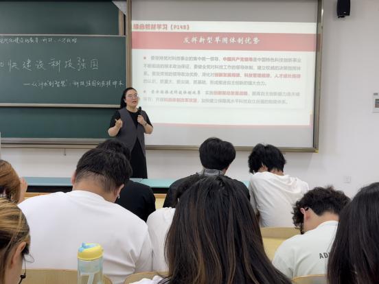 书香涵养匠心，劳模点亮课堂  ...